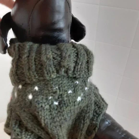 Green santa dog sweater size small for dogs. - Picture 6 of 8